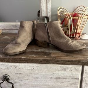 Carlos by Carlos Santana Women's Brie. Size 8 1/2.